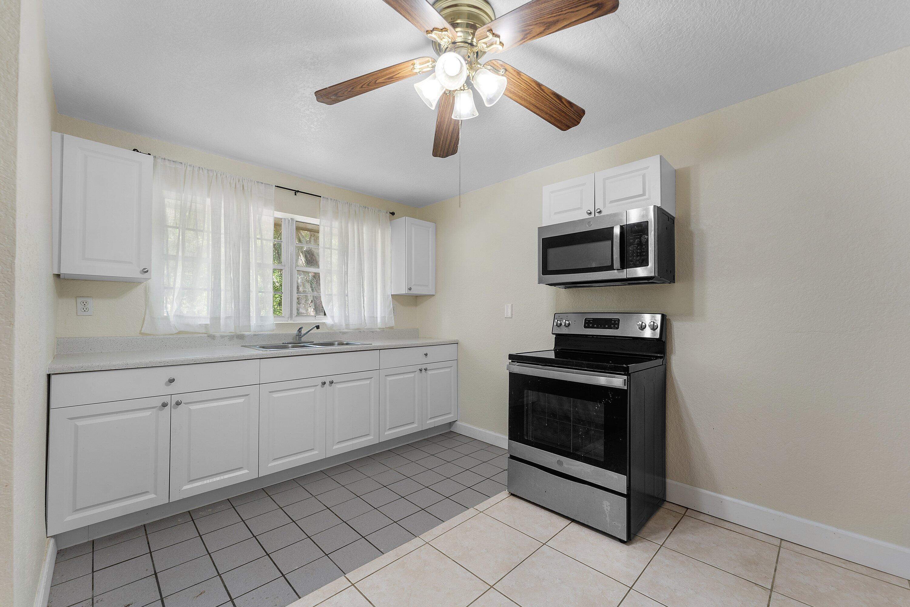 PALM BEACH FARMS CO 3 - Residential