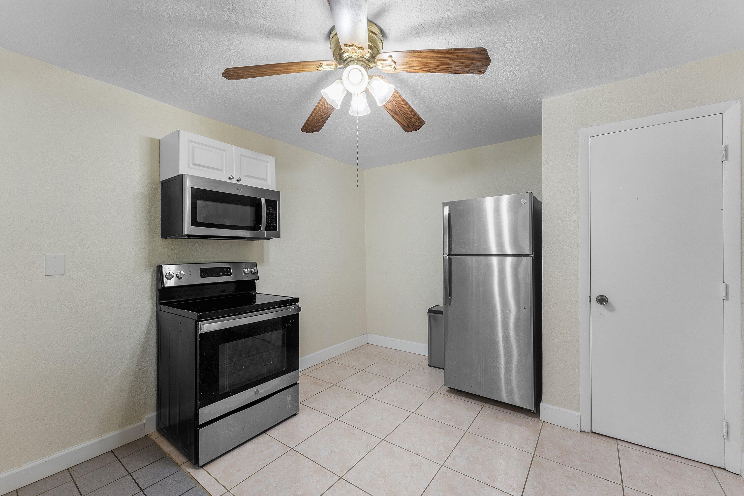 PALM BEACH FARMS CO 3 - Residential