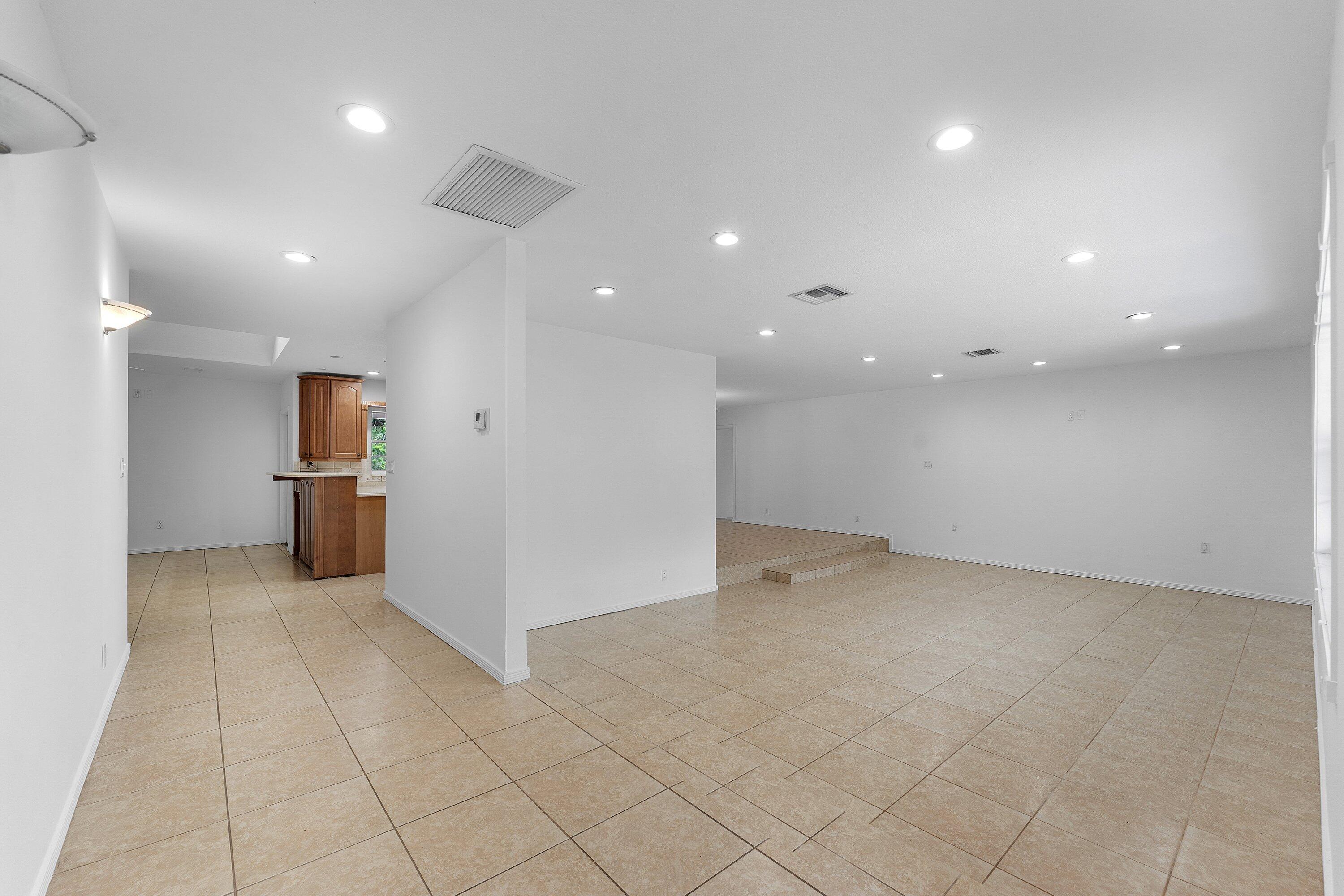 PALM BEACH FARMS CO 3 - Residential