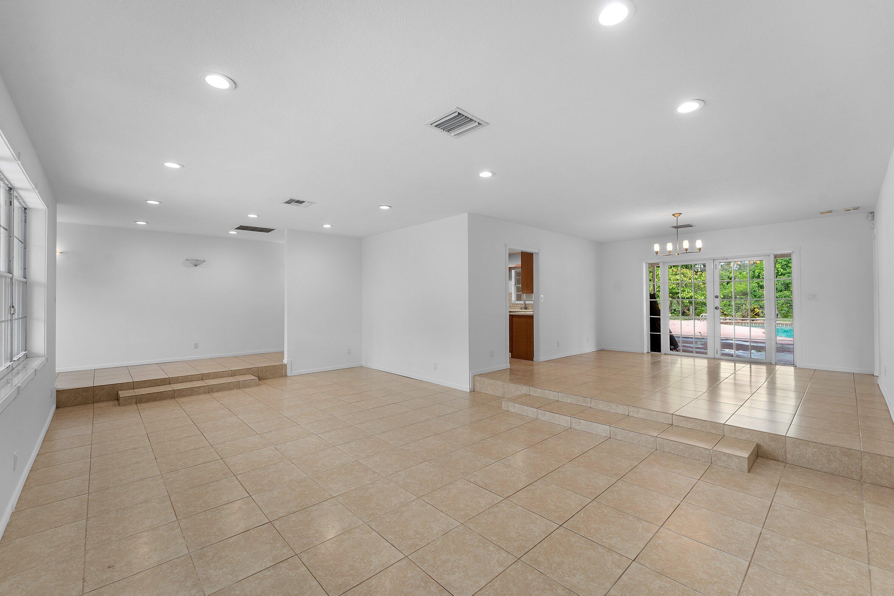 PALM BEACH FARMS CO 3 - Residential
