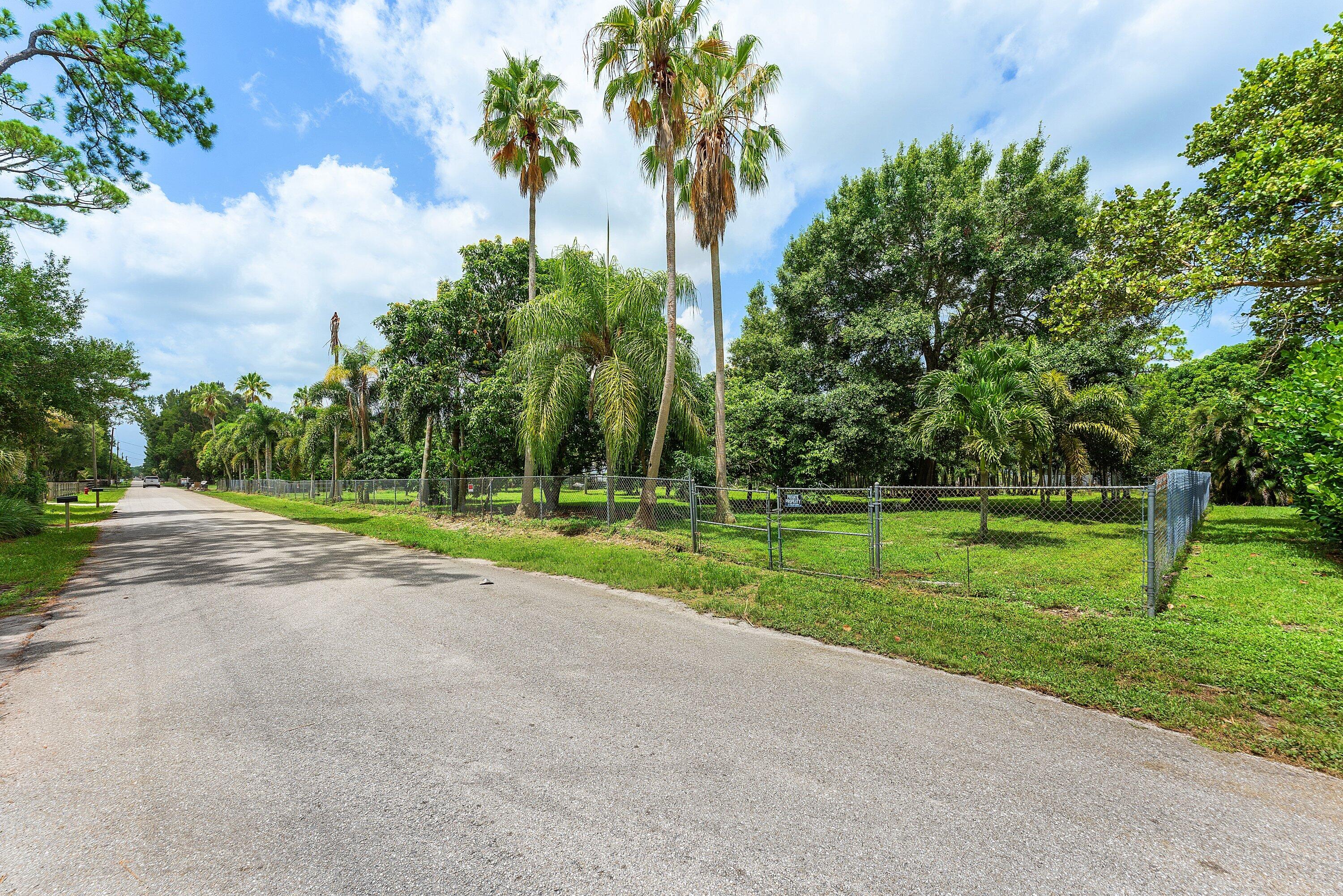PALM BEACH FARMS CO 3 - Residential