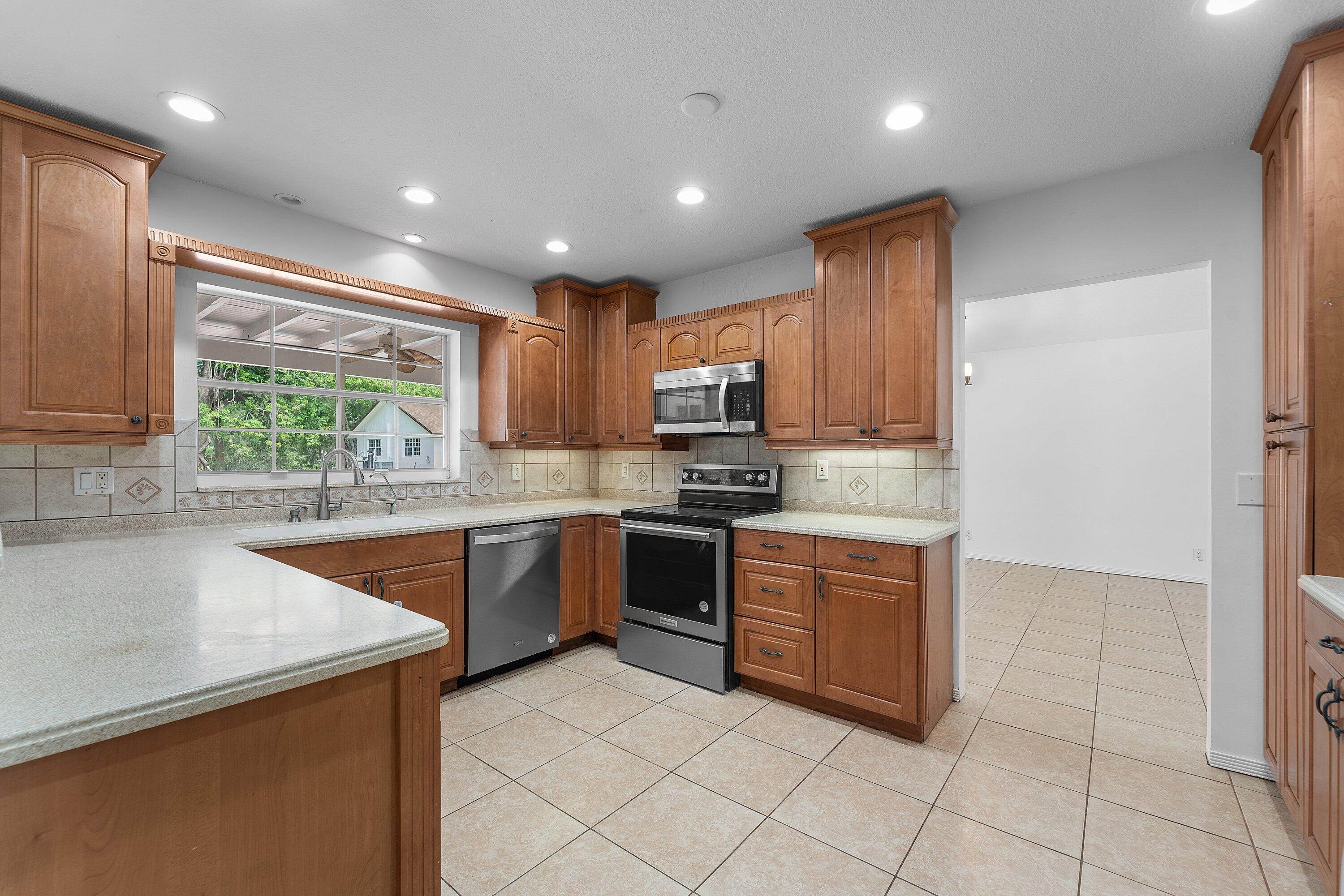 PALM BEACH FARMS CO 3 - Residential
