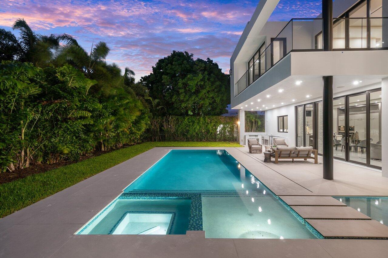 ROYAL PALM YACHT & COUNTRY CLUB - Residential