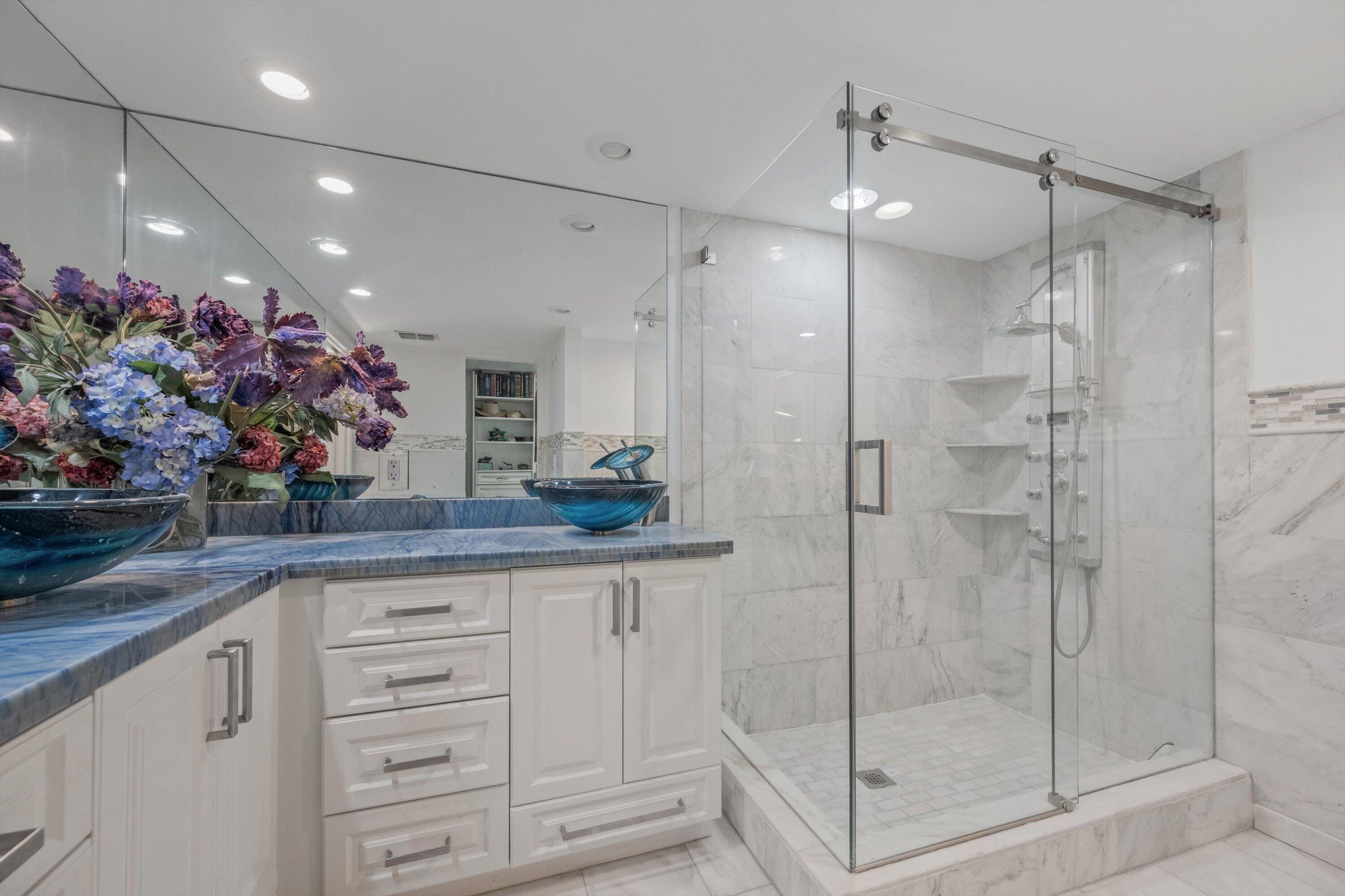 LA PENSEE CONDO - Residential