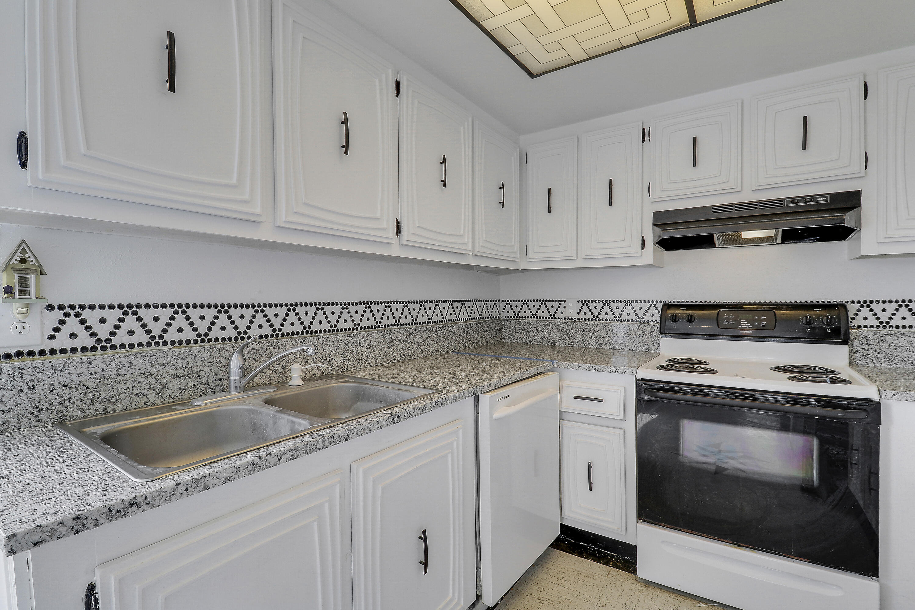 WILSHIRE WEST CONDOS - Residential Lease
