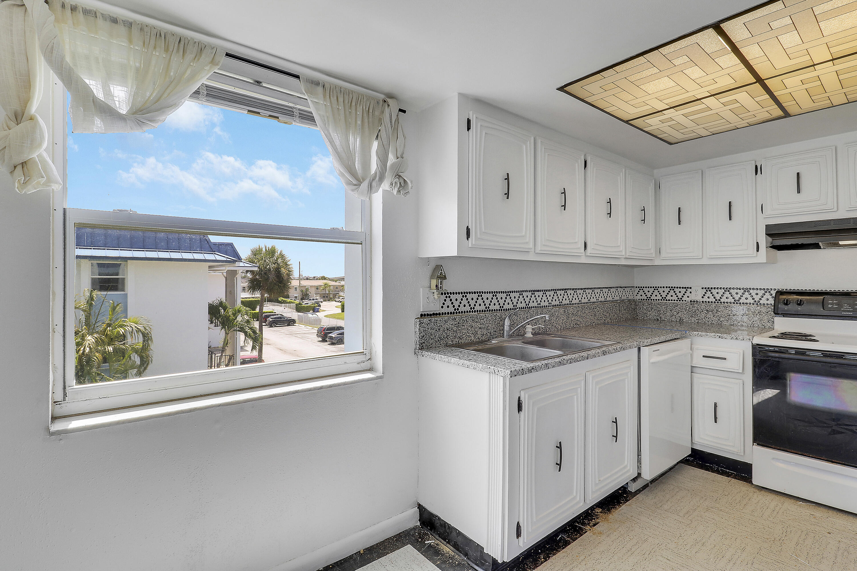 WILSHIRE WEST CONDOS - Residential Lease