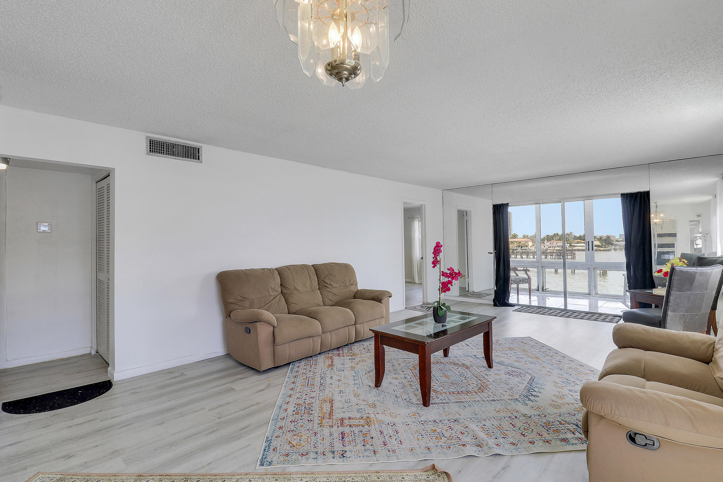 WILSHIRE WEST CONDOS - Residential Lease