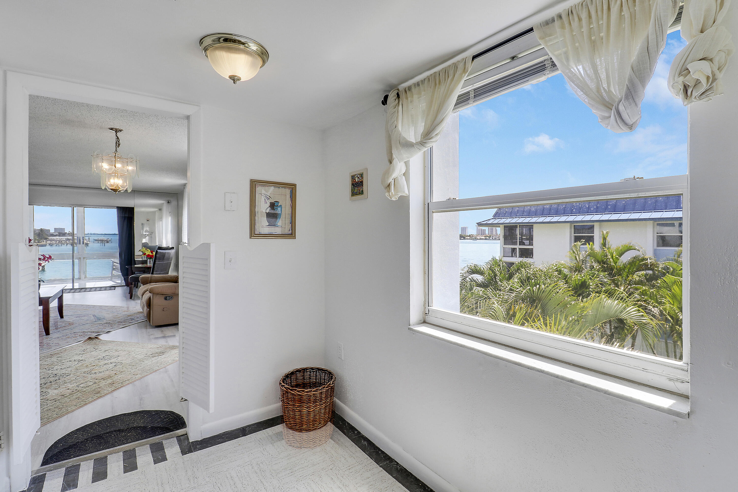 WILSHIRE WEST CONDOS - Residential Lease