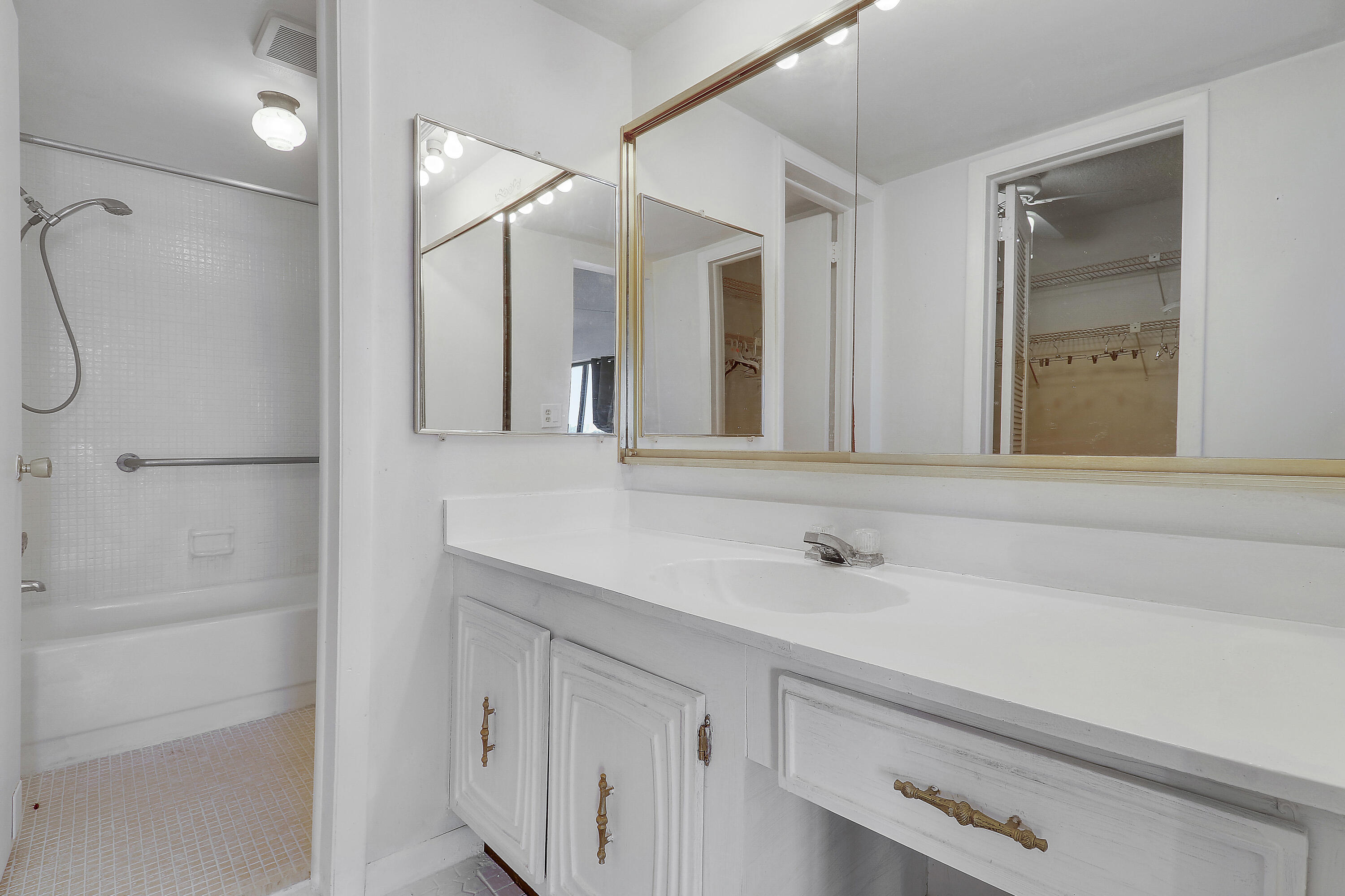 WILSHIRE WEST CONDOS - Residential Lease
