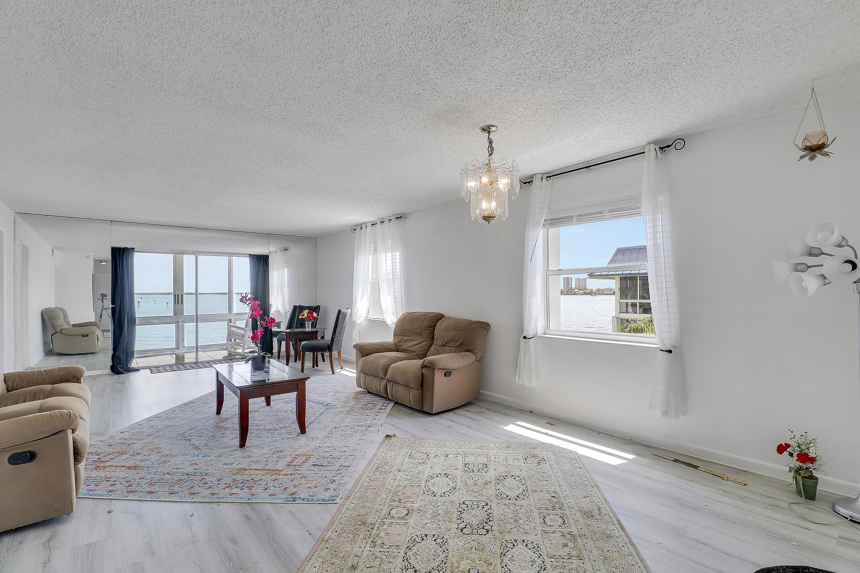 WILSHIRE WEST CONDOS - Residential Lease