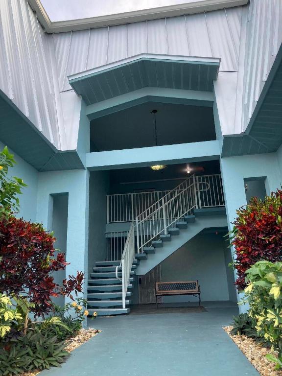Beautifully Updated 2/2 Condo in Prime Stuart Location!
Welcome to this bright and clean 2-bedroom, 2-bath condo located in the desirable Poppleton Creek community, just minutes from historic downtown Stuart, shopping, dining, and beaches. This updated unit features tile flooring throughout, fresh paint, and a modern kitchen with granite countertops. The split-bedroom layout offers privacy, and each bedroom has its own full bath.

Enjoy peaceful canal views from your private balcony, perfect for morning coffee or unwinding after work. Impact windows provide added comfort and security, and the in-unit washer and dryer make daily living easy.

Rent includes water, sewer, basic cable, and internet.
Community amenities include a pool, well-kept grounds, and assigned parking.