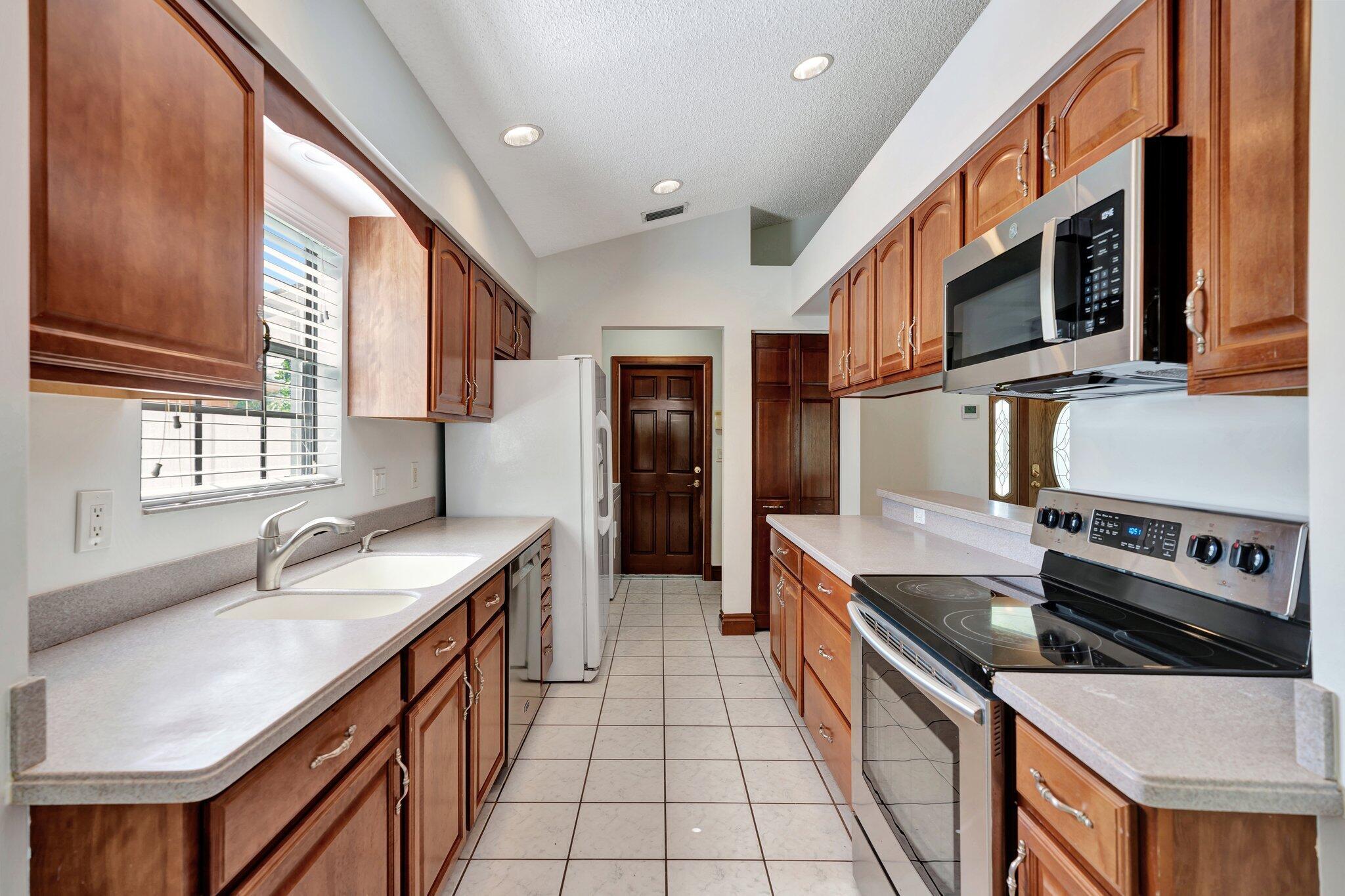 THE HEIGHTS OF NORTH PALM BEACH - Residential Lease