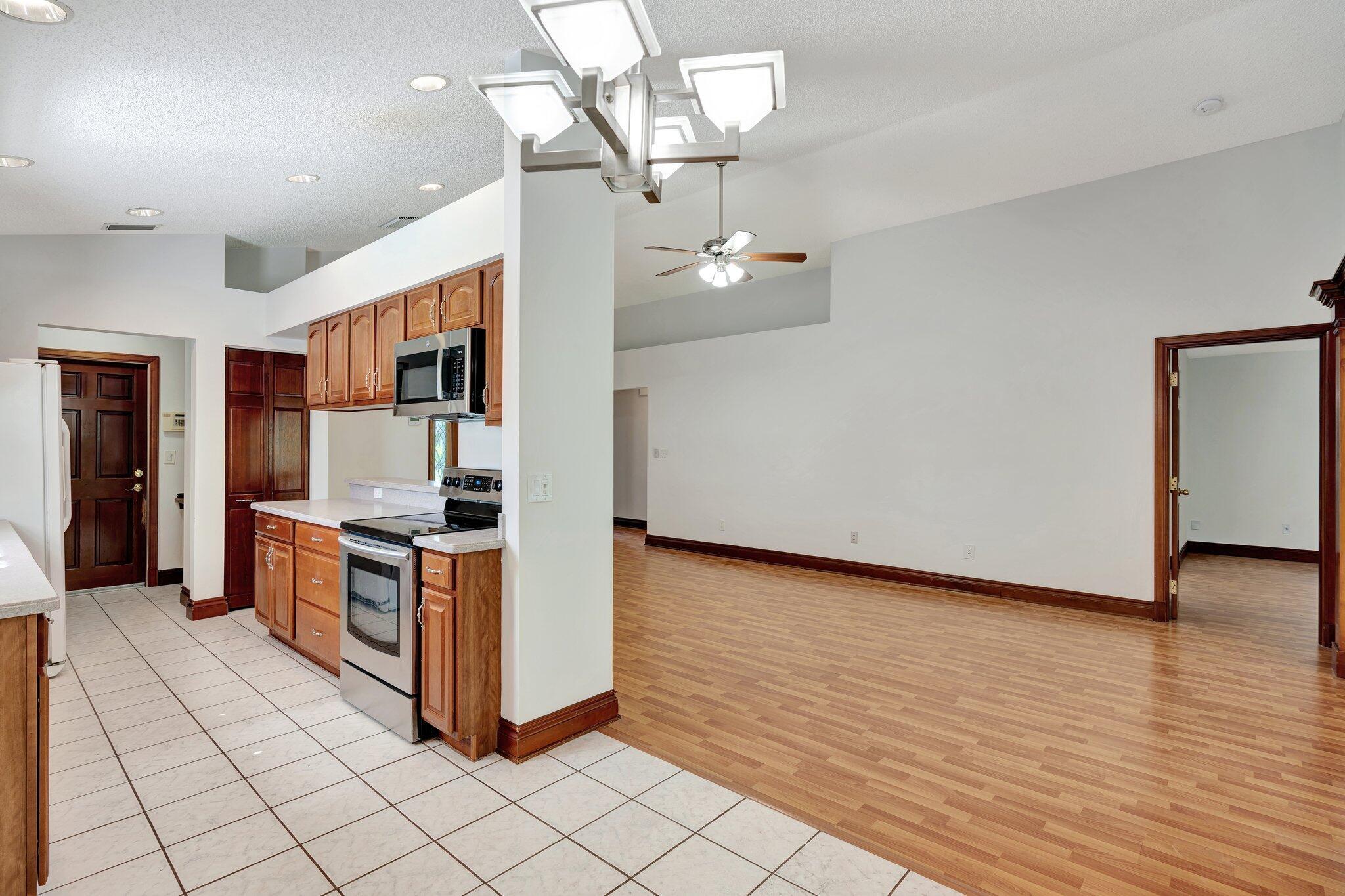 THE HEIGHTS OF NORTH PALM BEACH - Residential Lease