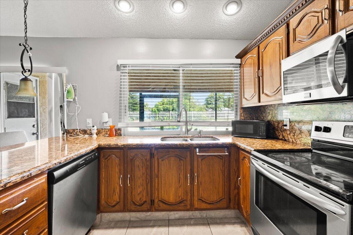 SUGAR POND MANOR OF WELLINGTON - Residential