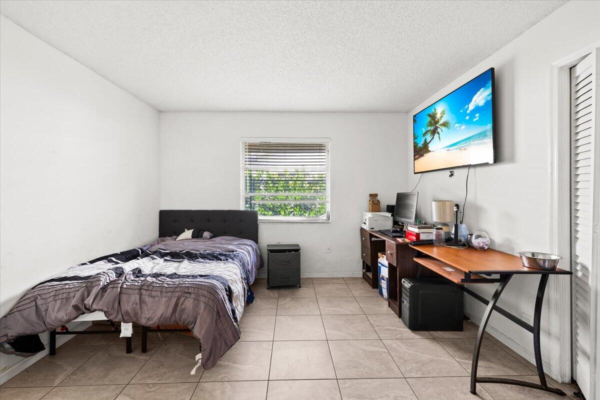 SUGAR POND MANOR OF WELLINGTON - Residential
