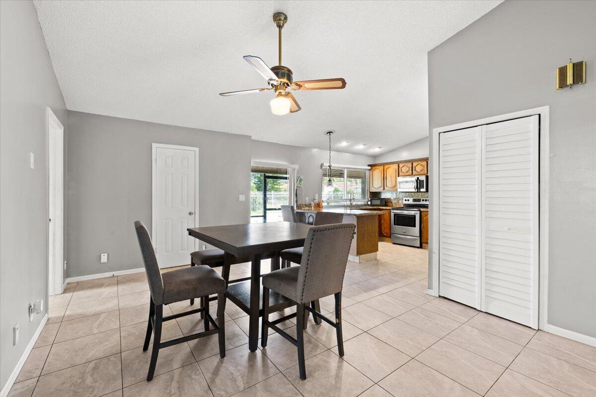 SUGAR POND MANOR OF WELLINGTON - Residential