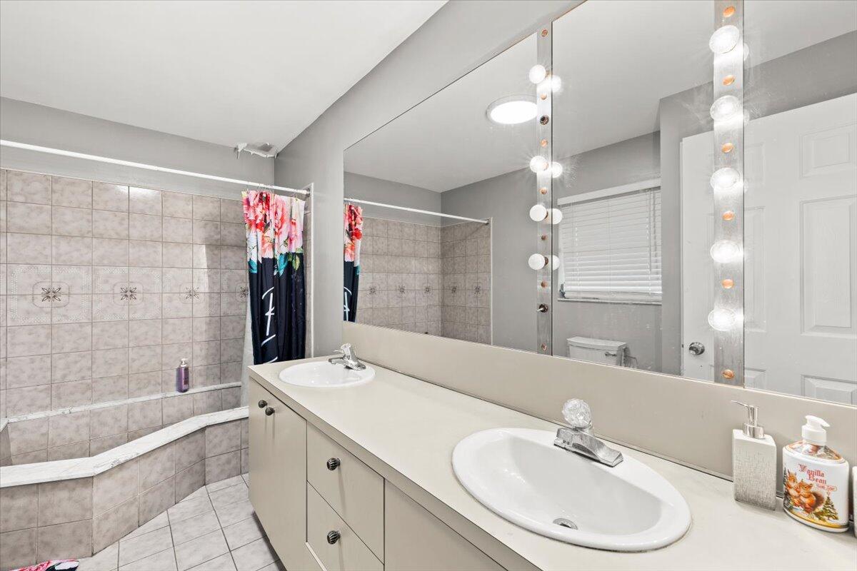SUGAR POND MANOR OF WELLINGTON - Residential