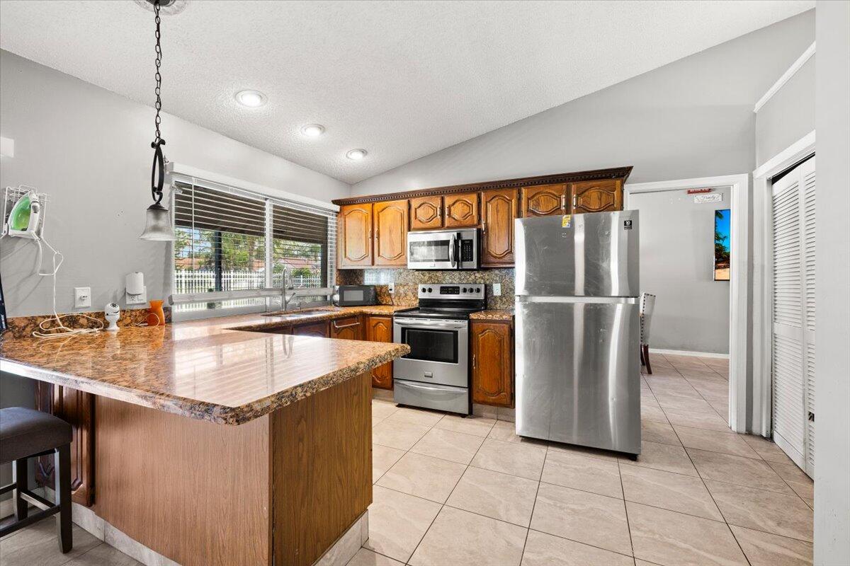 SUGAR POND MANOR OF WELLINGTON - Residential