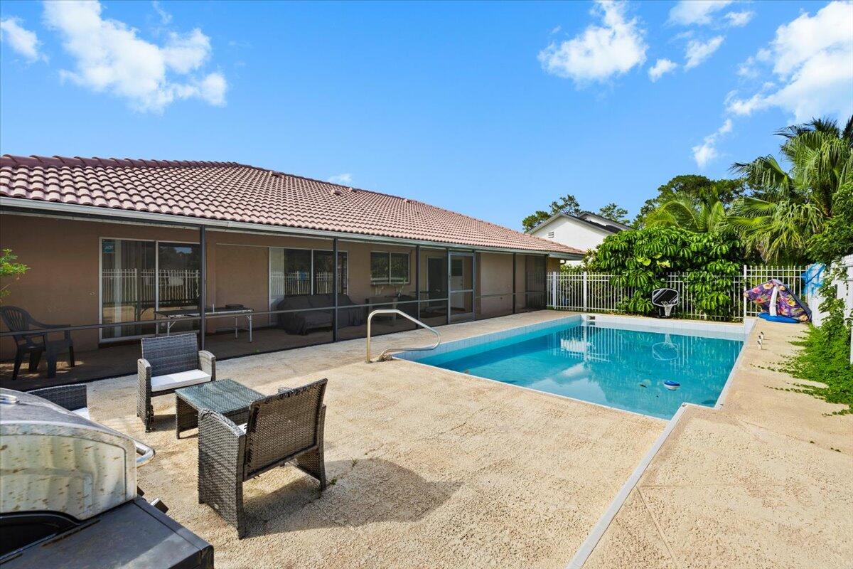 SUGAR POND MANOR OF WELLINGTON - Residential