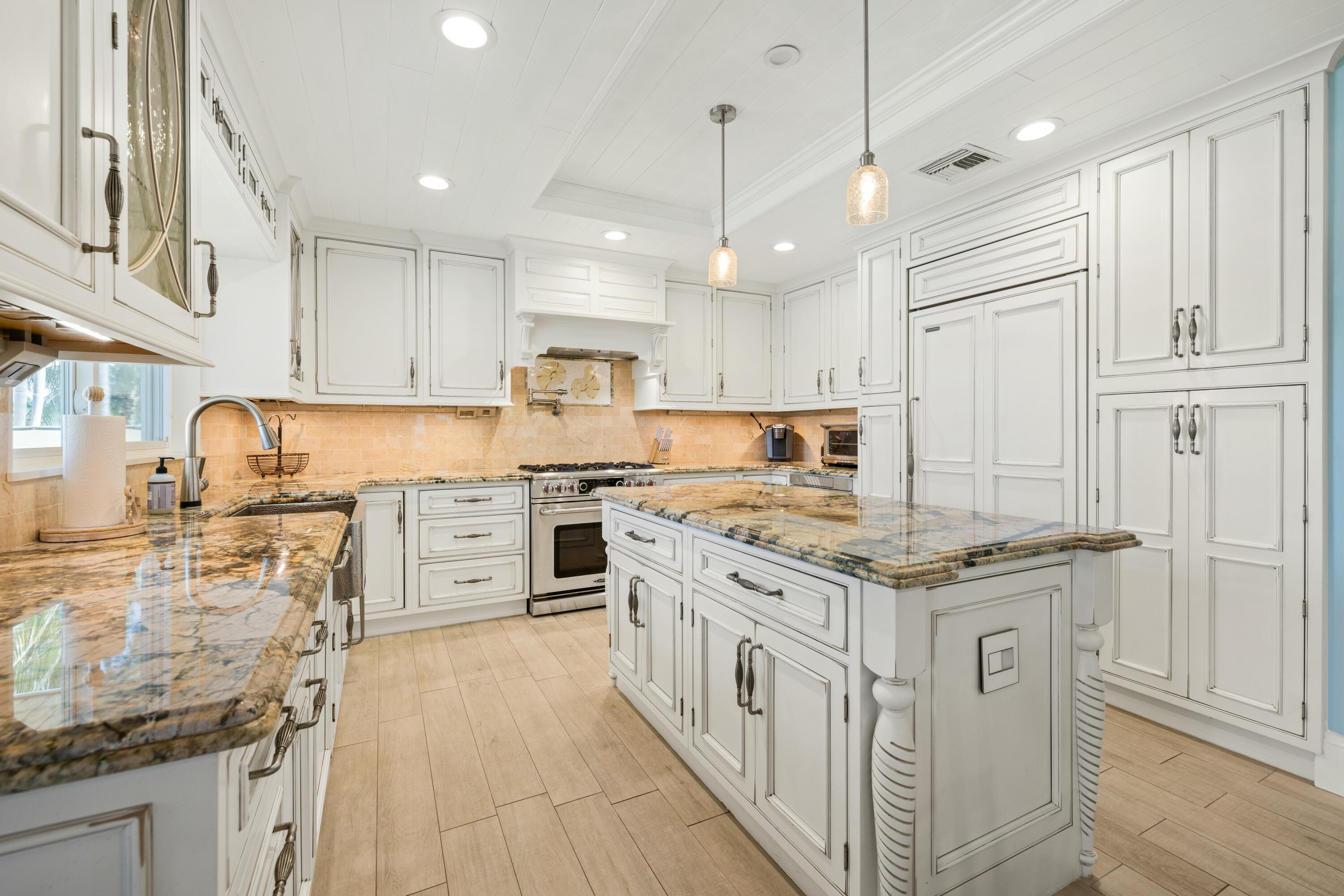 LIGHTHOUSE POINT - Residential