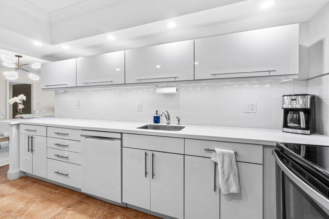 PATRICIAN OF PALM BEACH CONDO - Residential