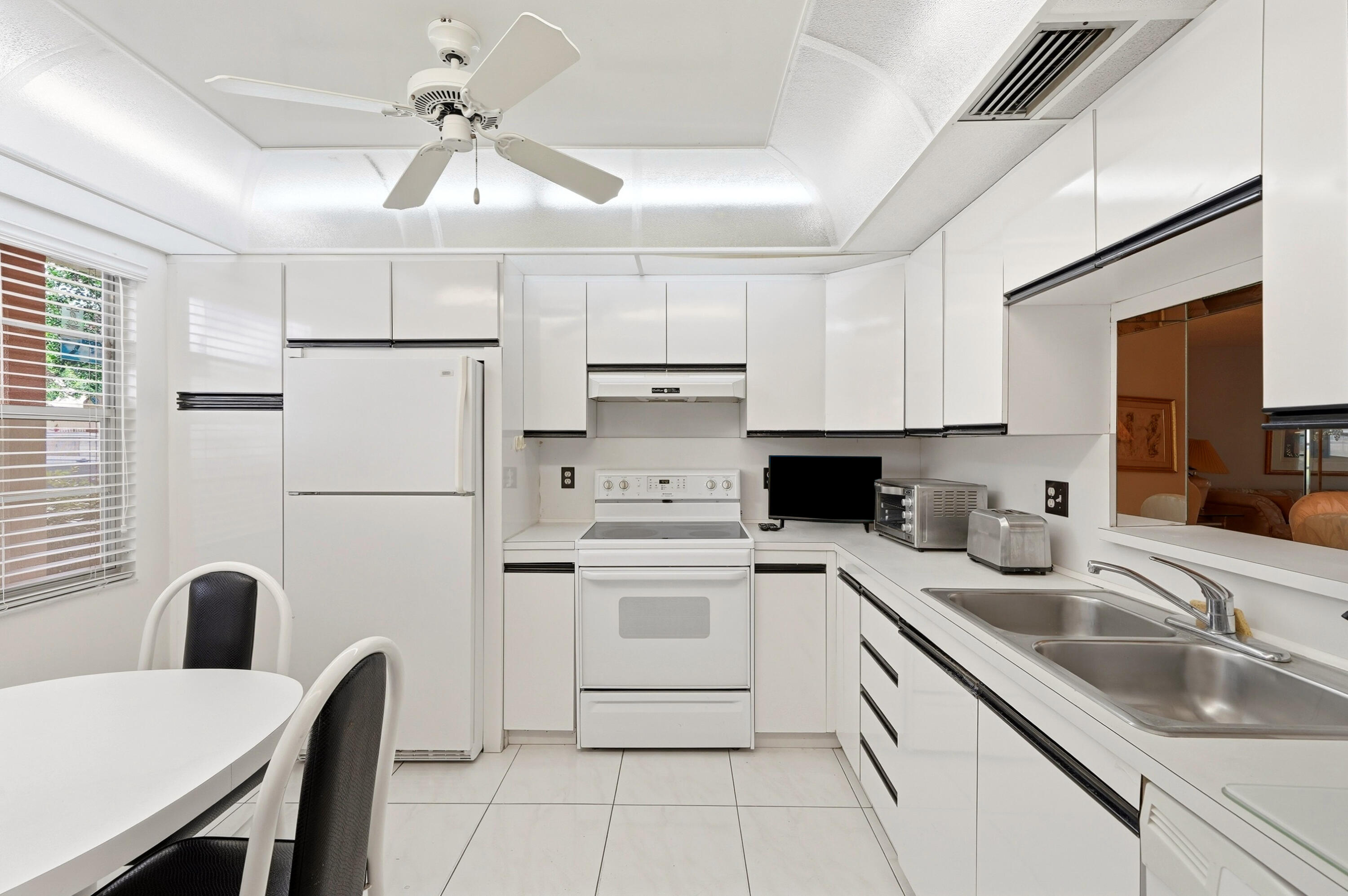 LUCAYA VILLAGE 1-A CONDO - Residential