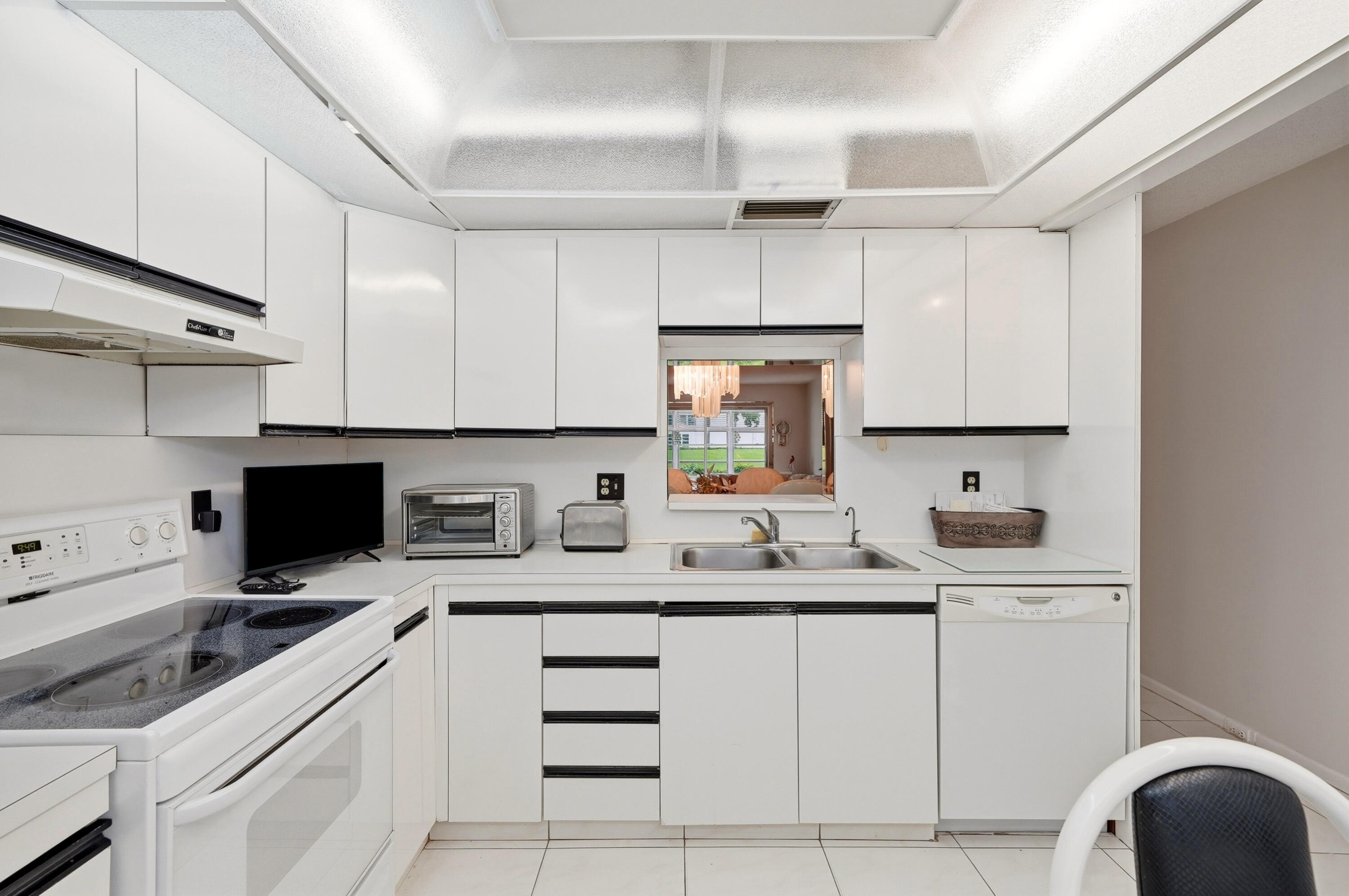 LUCAYA VILLAGE 1-A CONDO - Residential