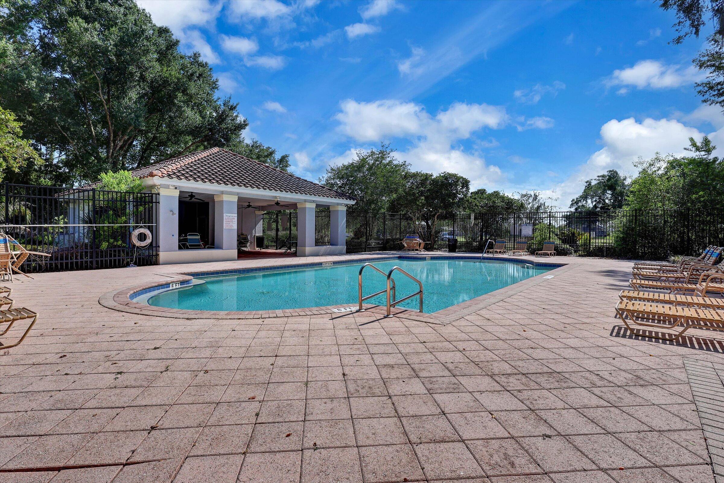 FAIRWAYS LAKE ESTATES PHASE FOUR - Residential