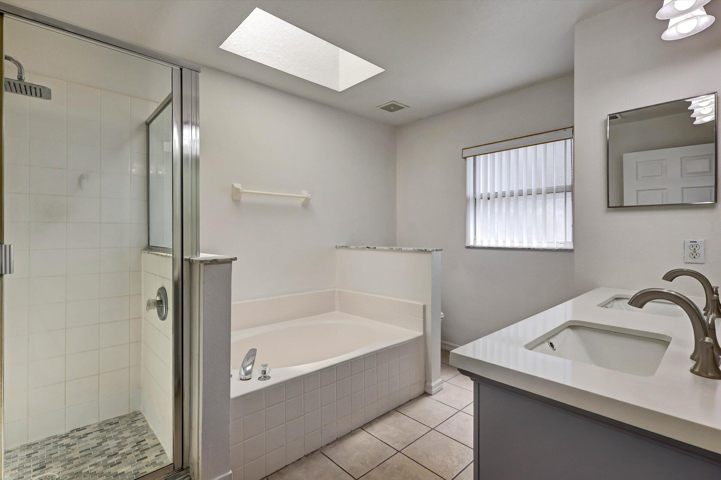 FAIRWAYS LAKE ESTATES PHASE FOUR - Residential