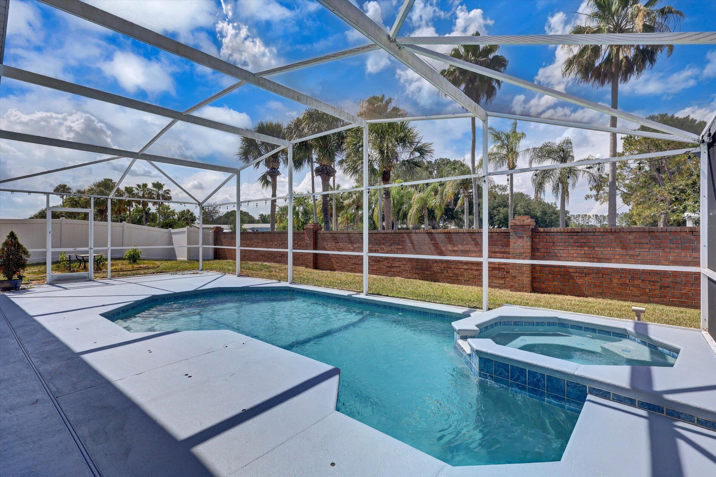 FAIRWAYS LAKE ESTATES PHASE FOUR - Residential