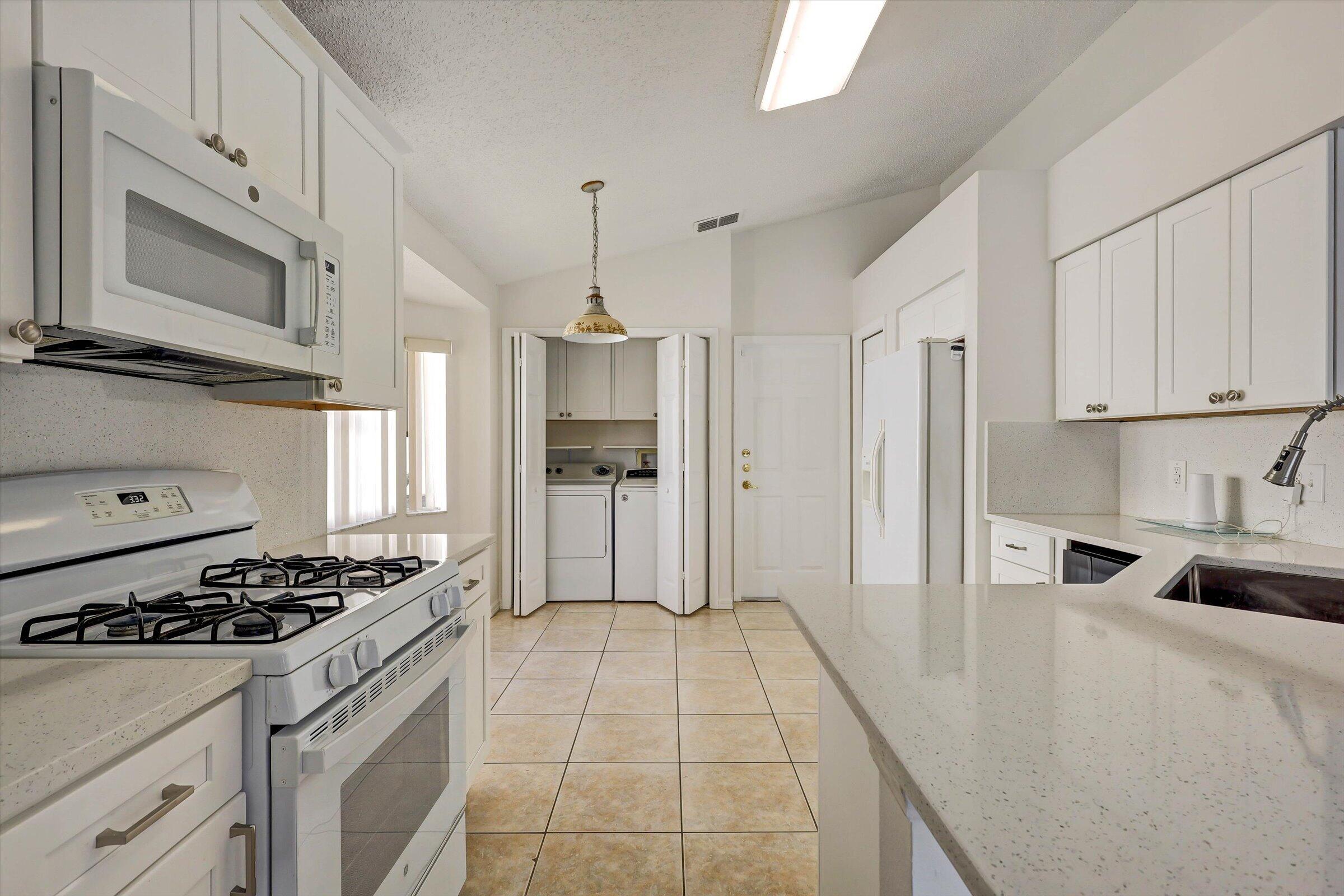 FAIRWAYS LAKE ESTATES PHASE FOUR - Residential