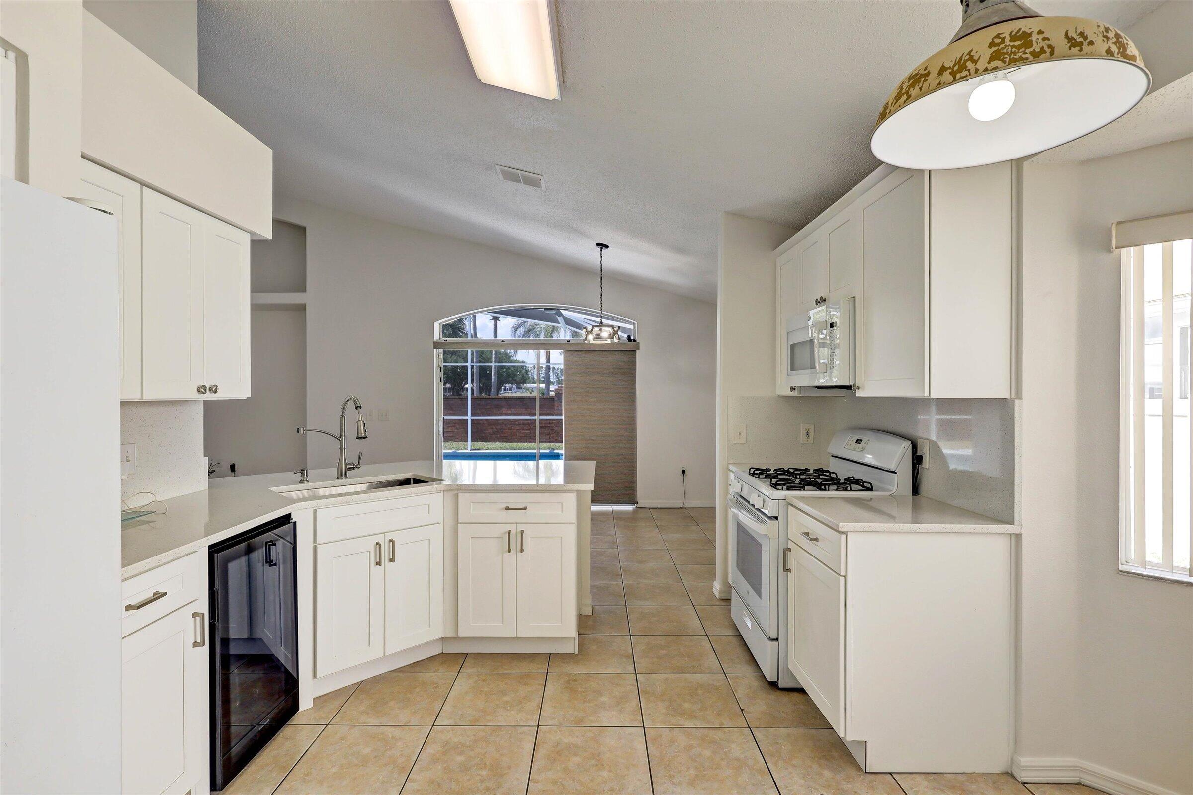 FAIRWAYS LAKE ESTATES PHASE FOUR - Residential