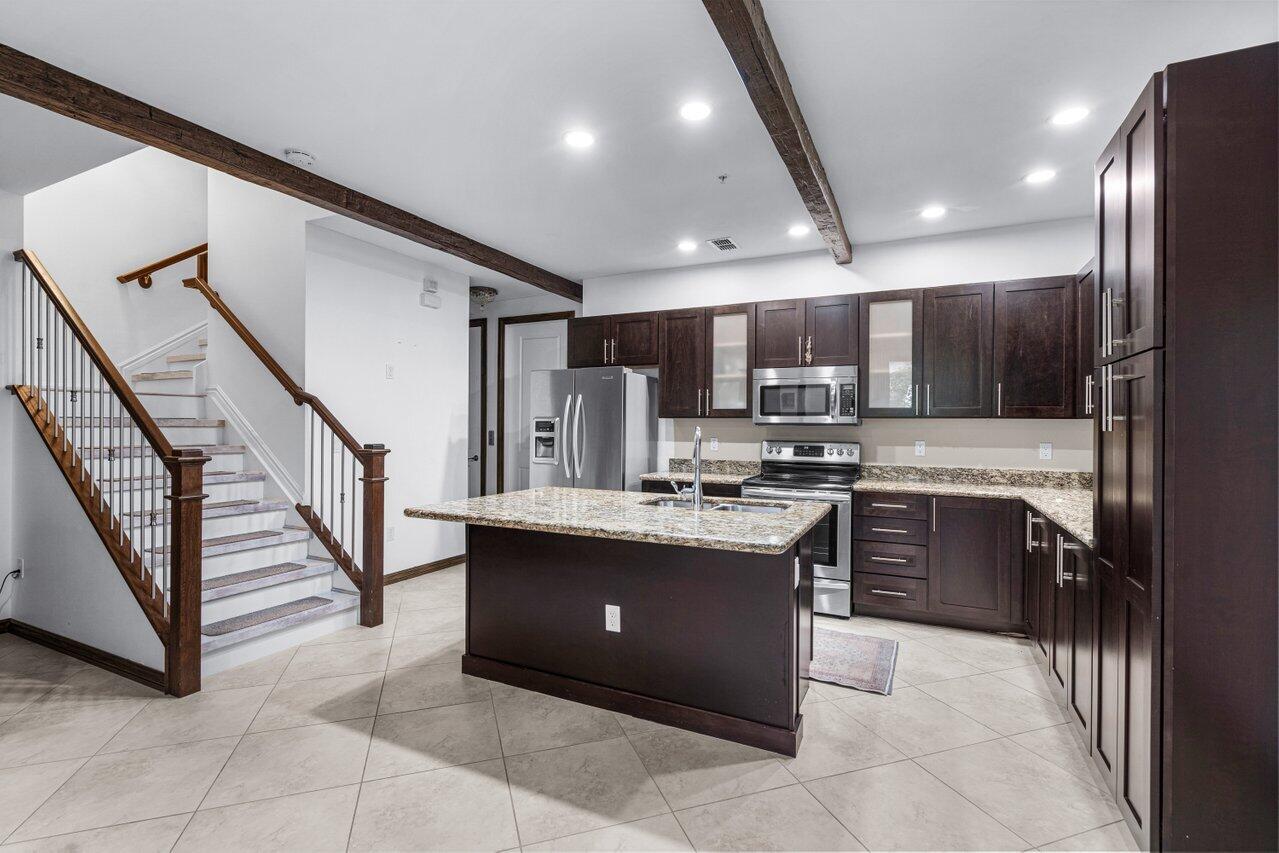 BLUE LAKE TOWNHOMES - Residential