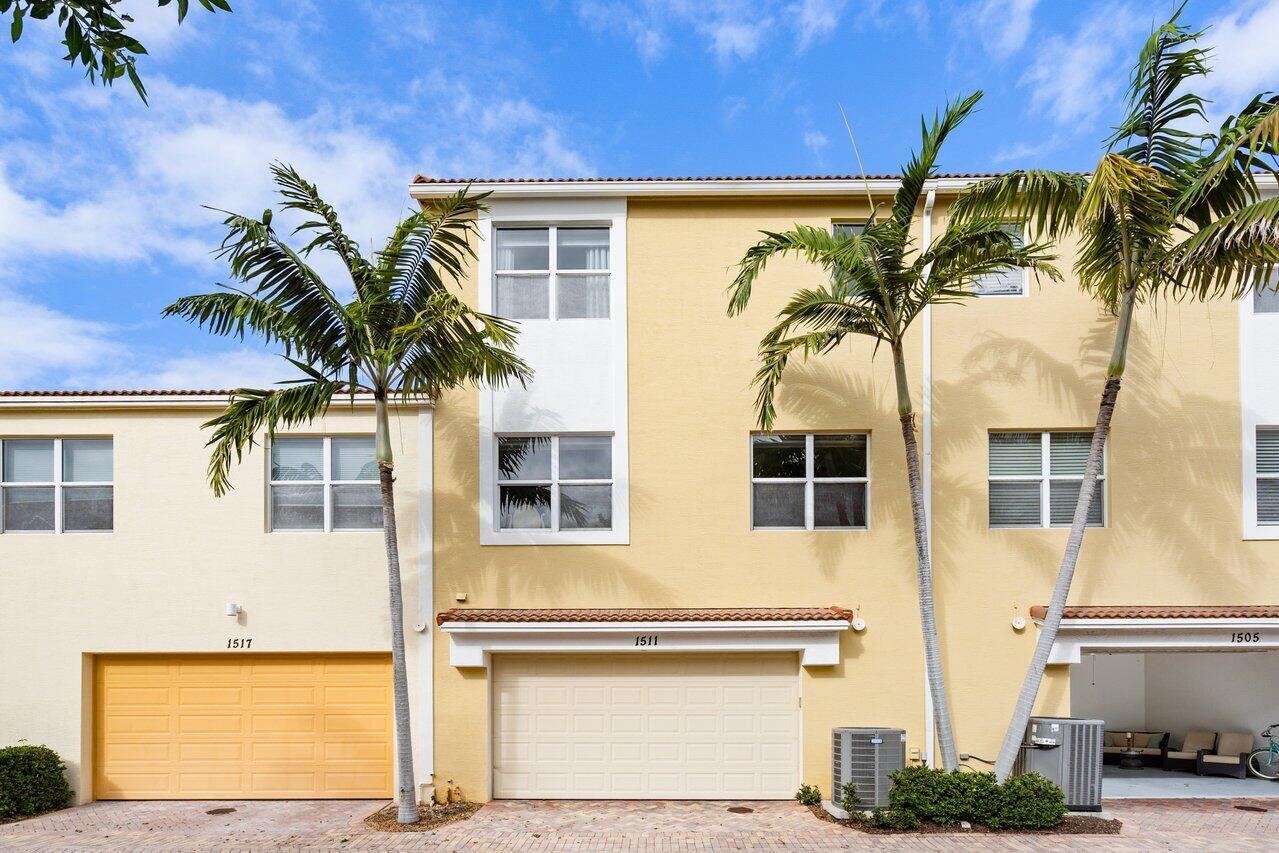 BLUE LAKE TOWNHOMES - Residential