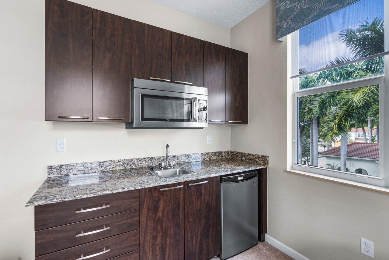 BLUE LAKE TOWNHOMES - Residential