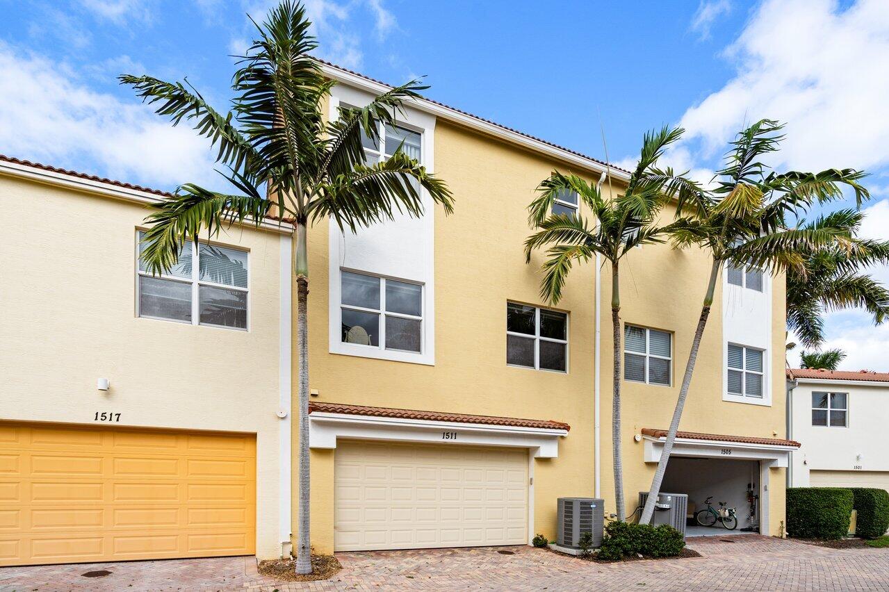 BLUE LAKE TOWNHOMES - Residential