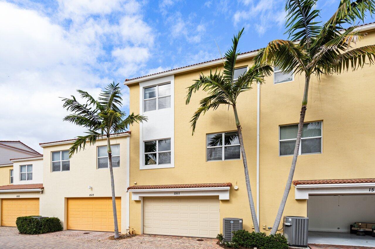 BLUE LAKE TOWNHOMES - Residential