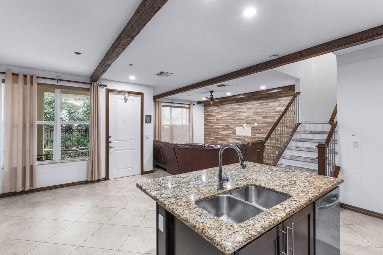 BLUE LAKE TOWNHOMES - Residential