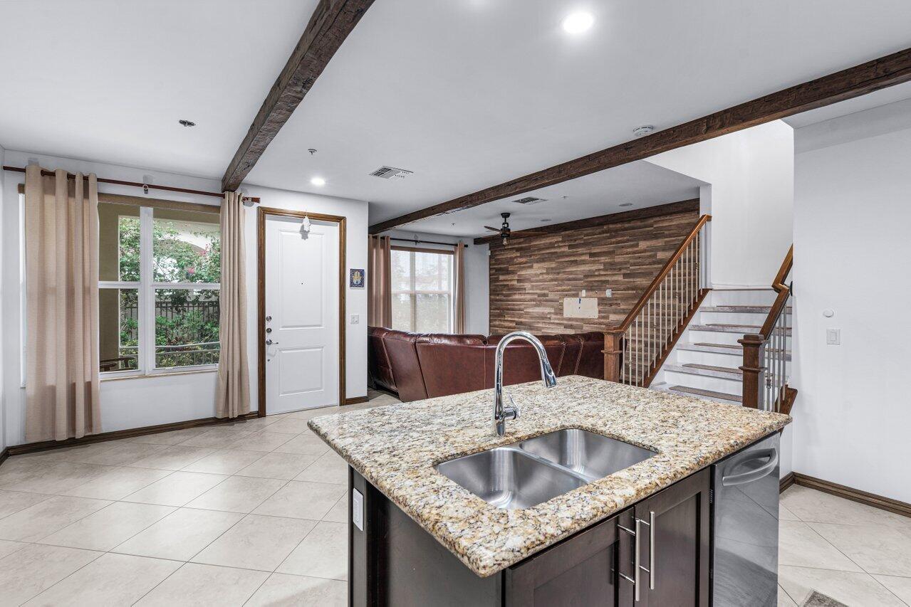 BLUE LAKE TOWNHOMES - Residential