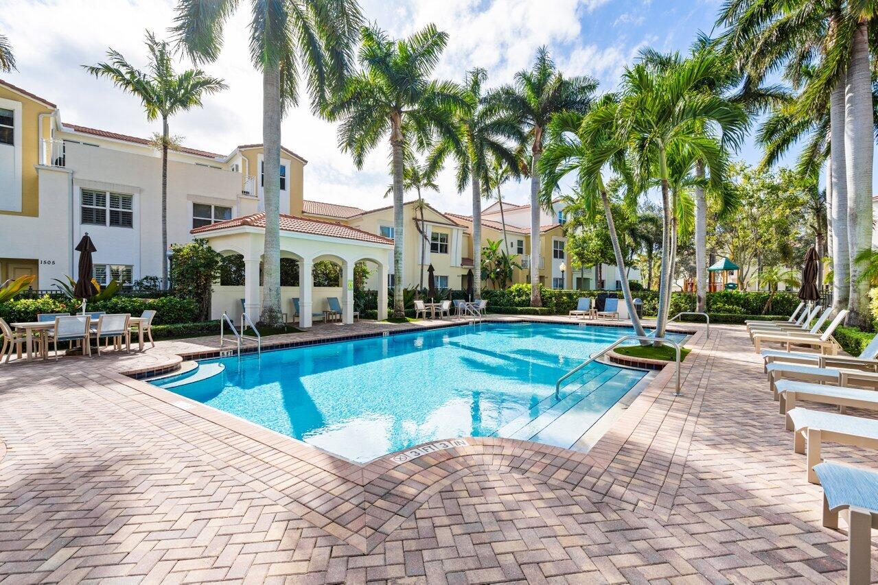 BLUE LAKE TOWNHOMES - Residential