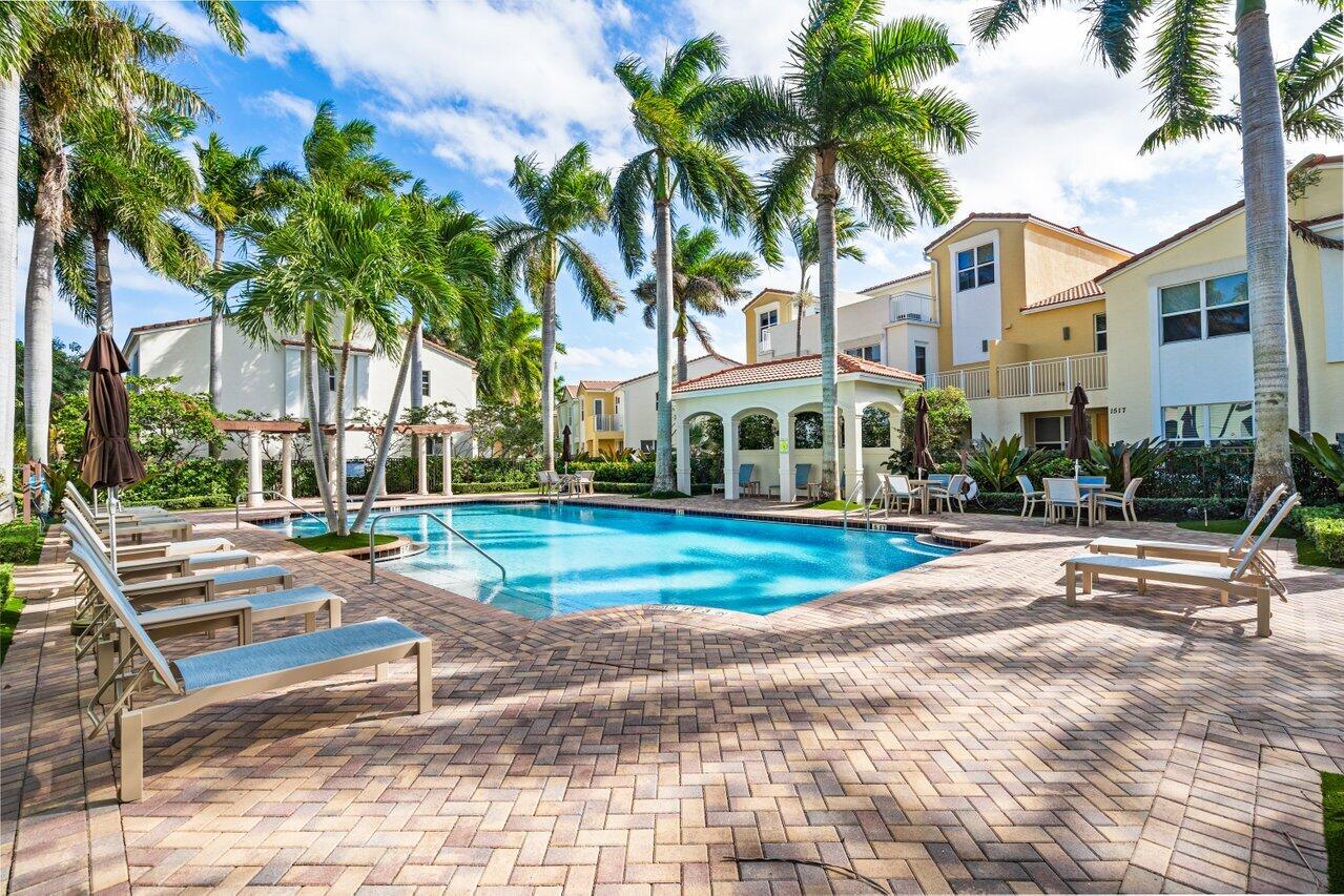 BLUE LAKE TOWNHOMES - Residential