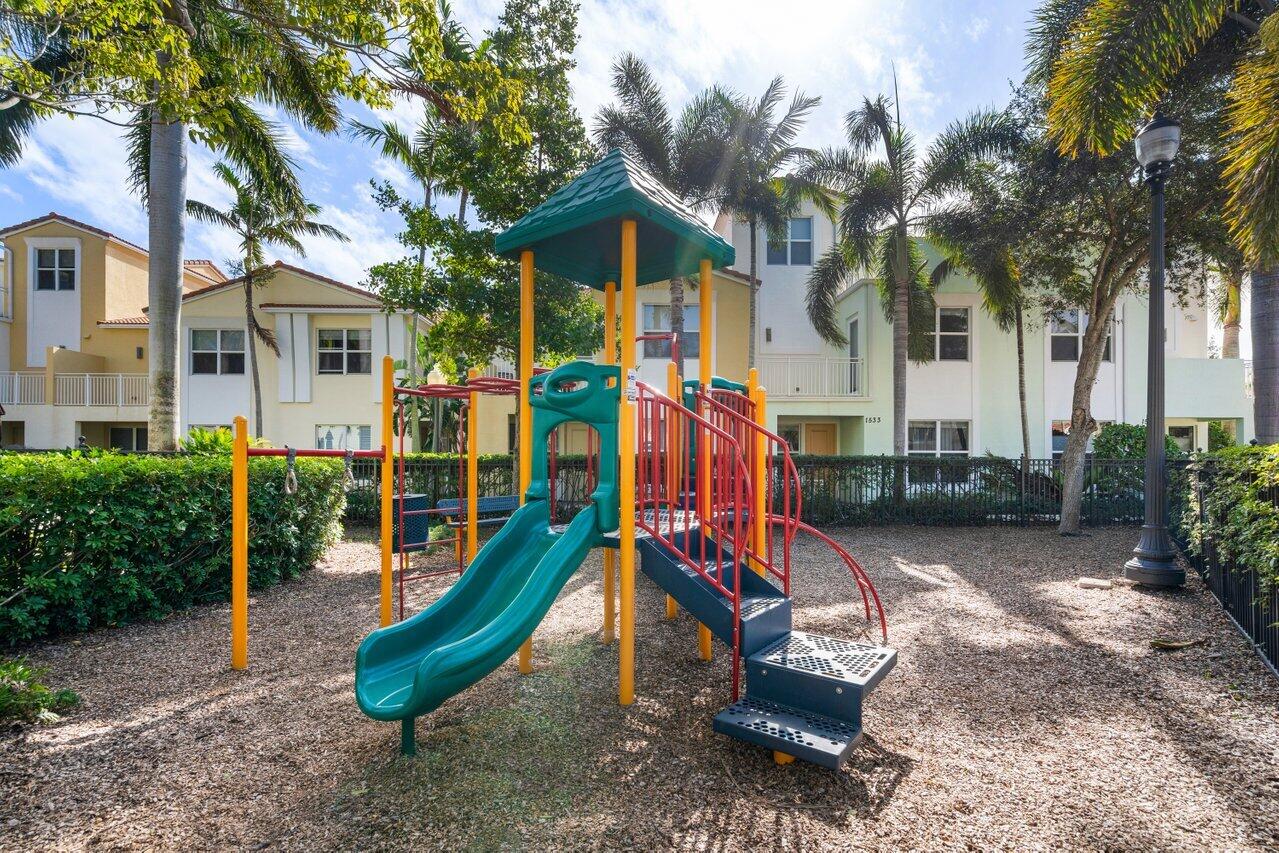 BLUE LAKE TOWNHOMES - Residential