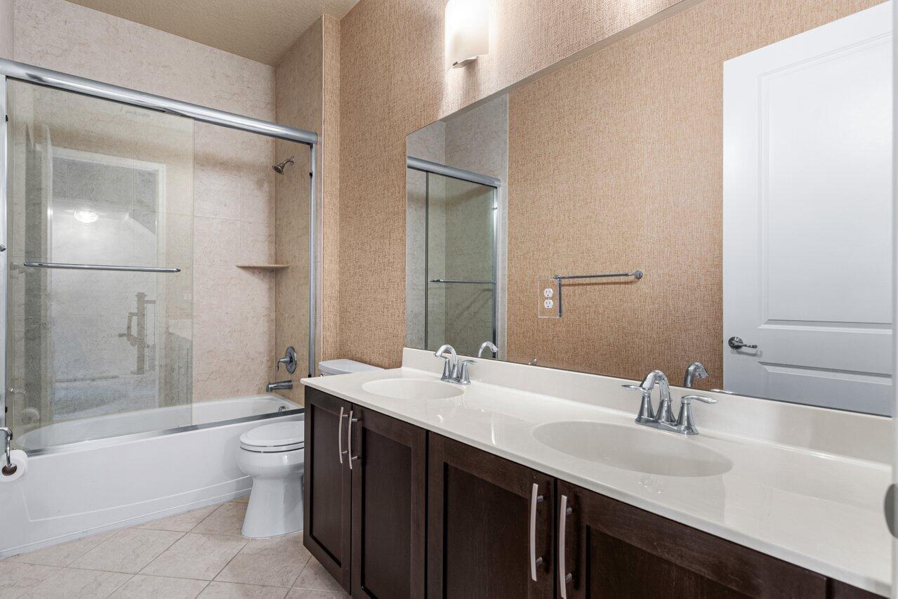 BLUE LAKE TOWNHOMES - Residential