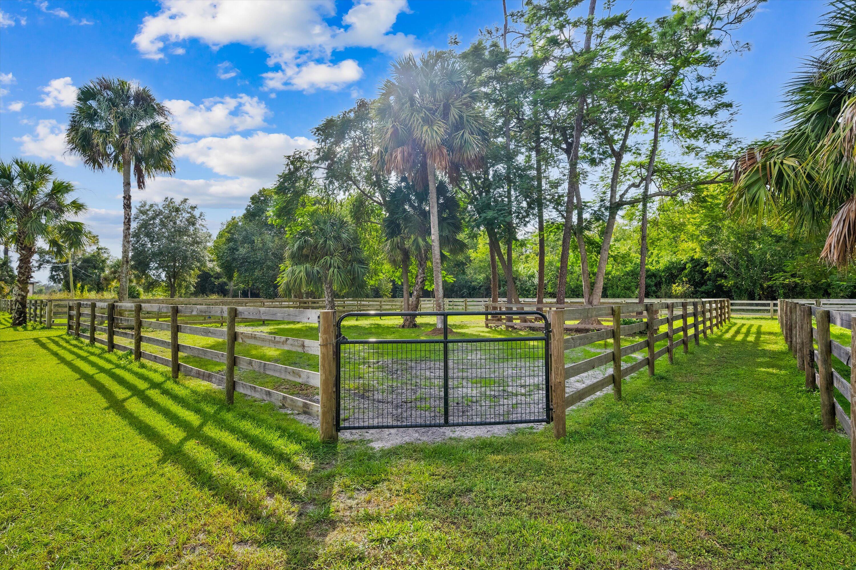 LOXAHATCHEE GROVES - Residential
