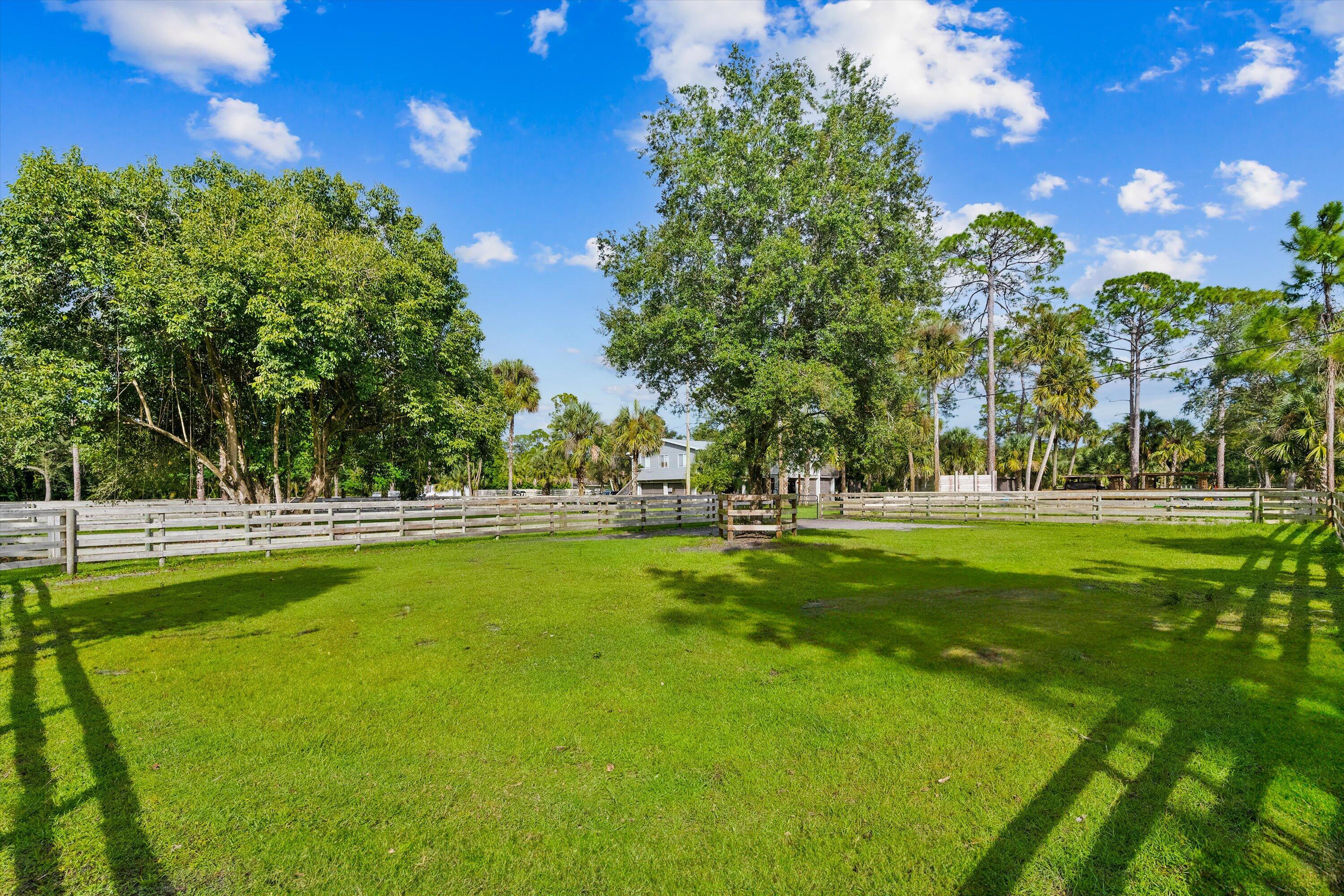 LOXAHATCHEE GROVES - Residential