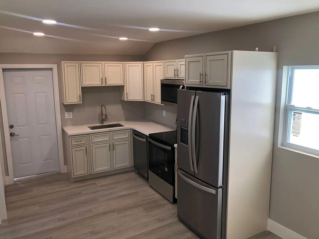 HOLLYWOOD - Residential Lease