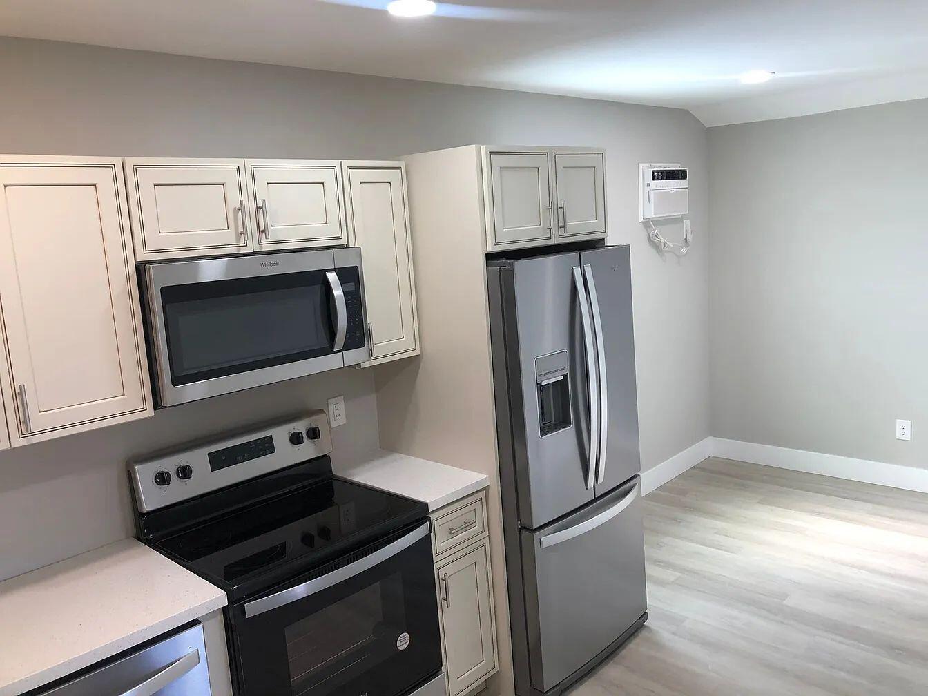 HOLLYWOOD - Residential Lease