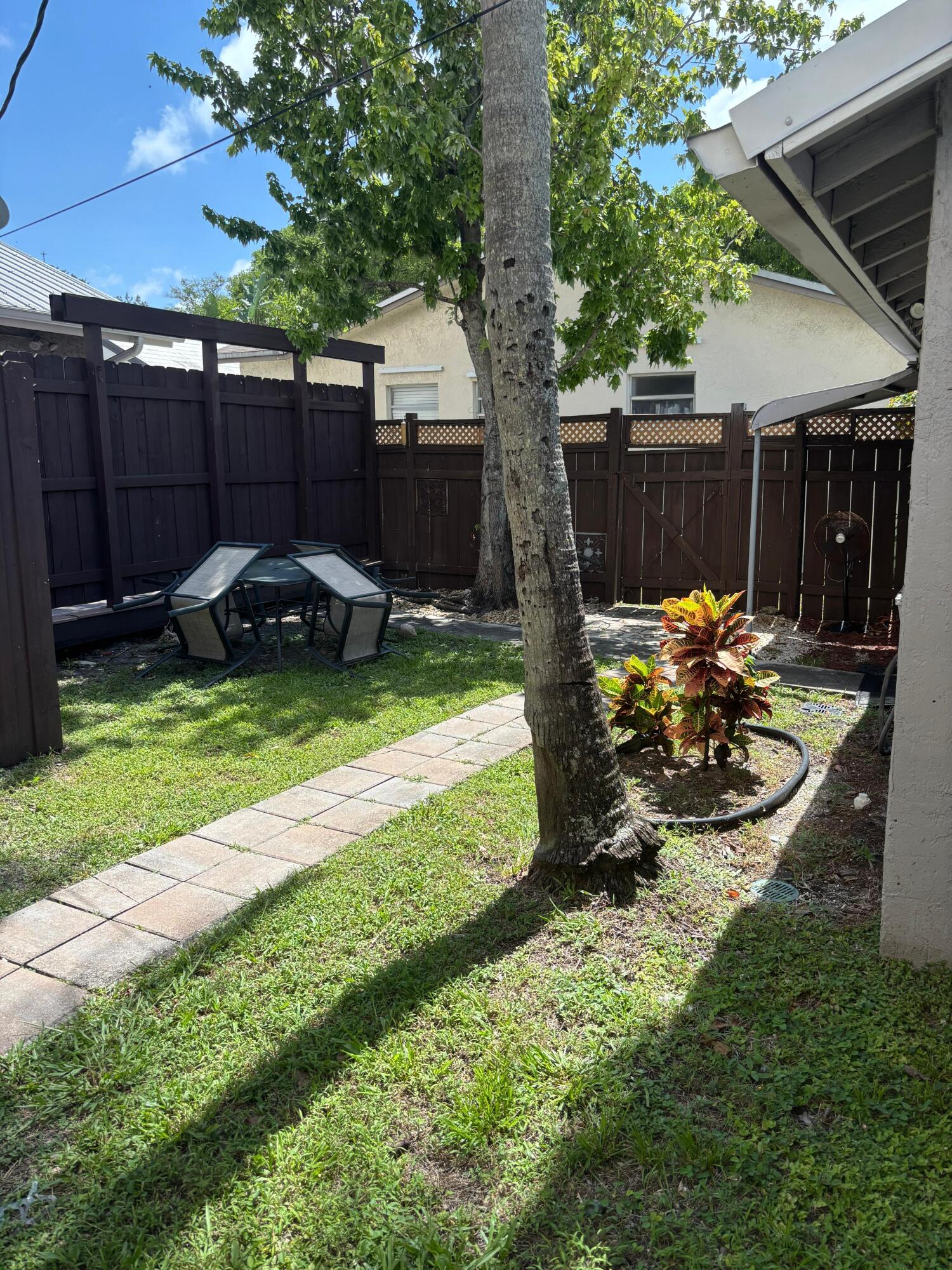 HOLLYWOOD - Residential Lease