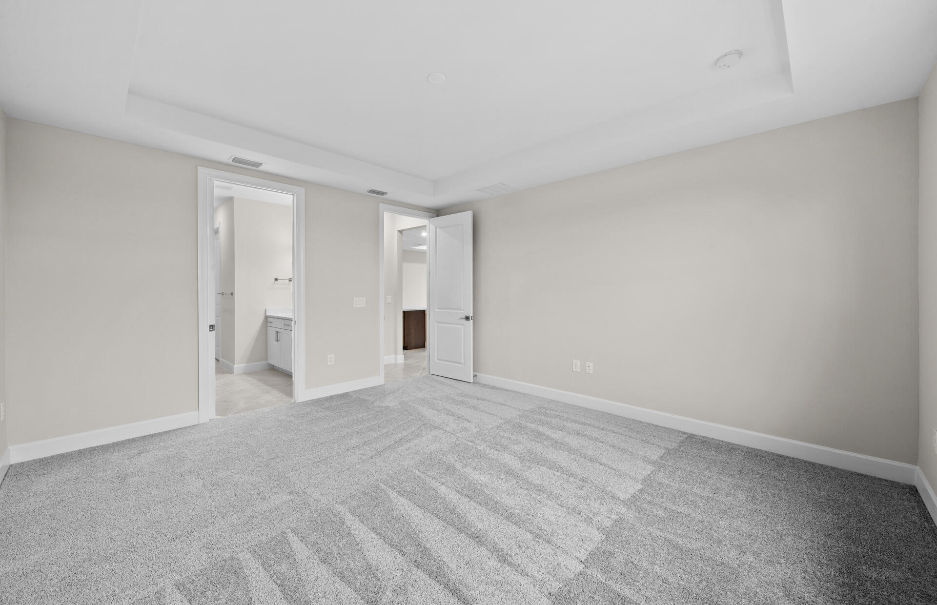 RIVER HALL - Residential