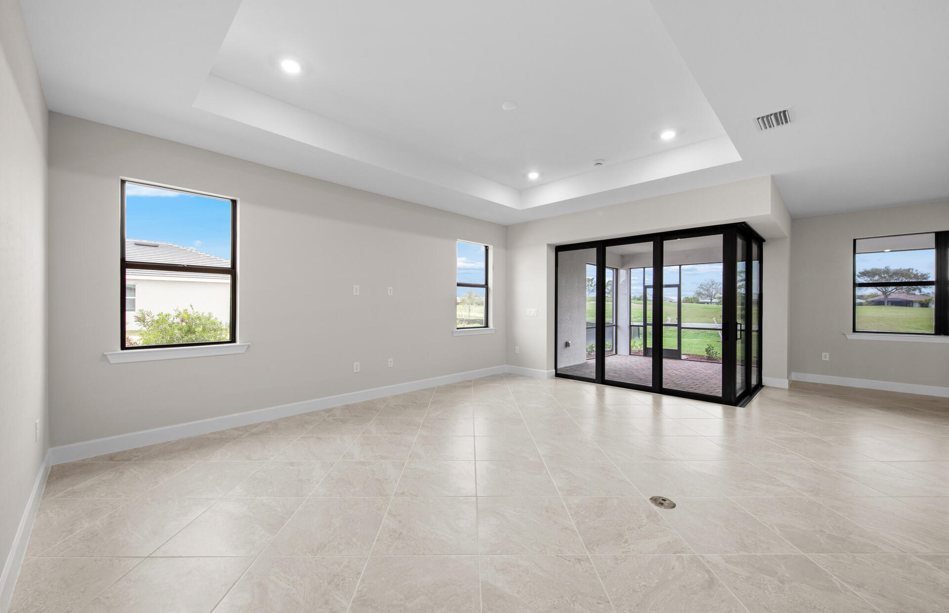 RIVER HALL - Residential